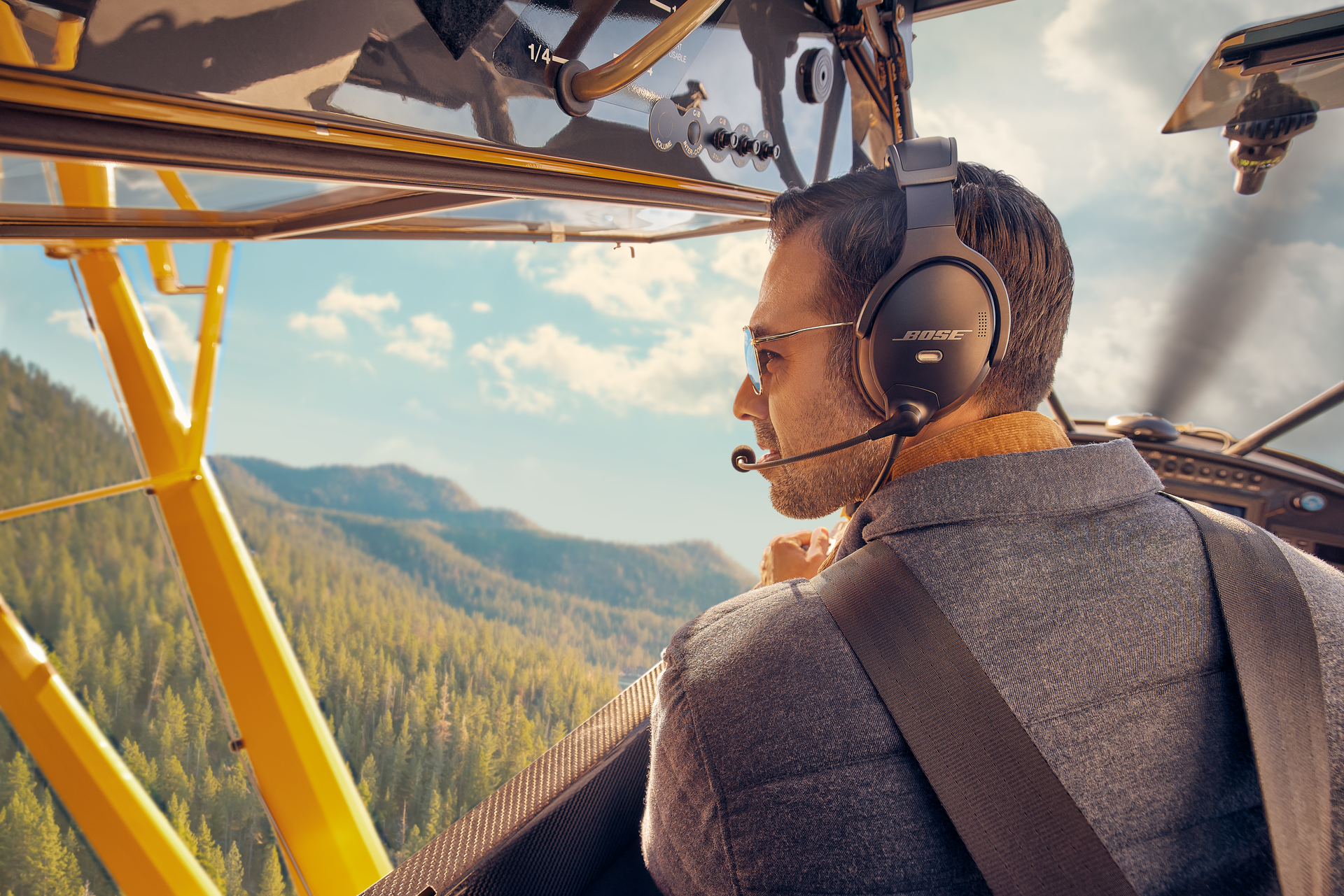 Aviation_Headset_A30_GA_CarbonCub_MaleBackWide