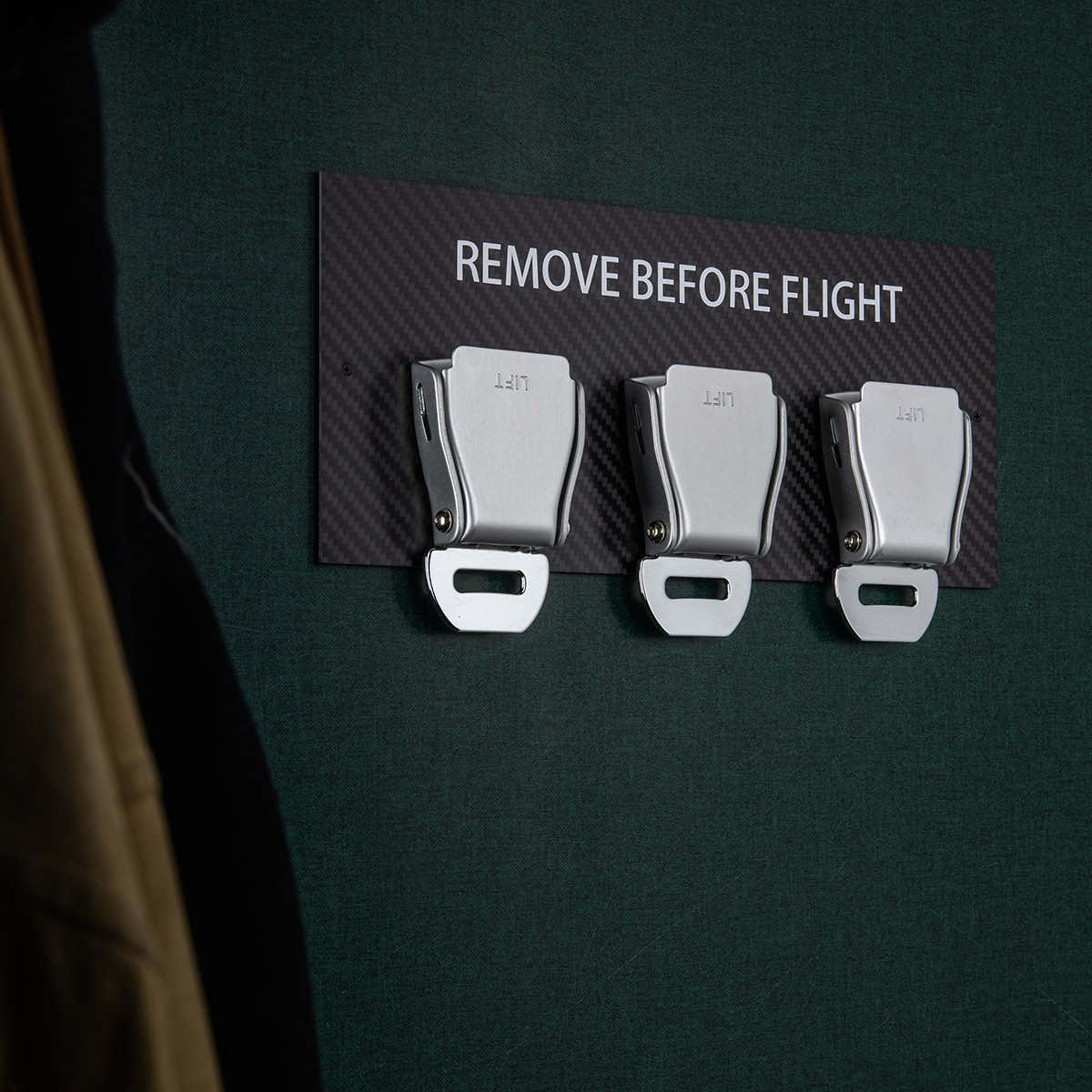 Schlüsselbrett Seatbelt-Buckle Carbon weiß