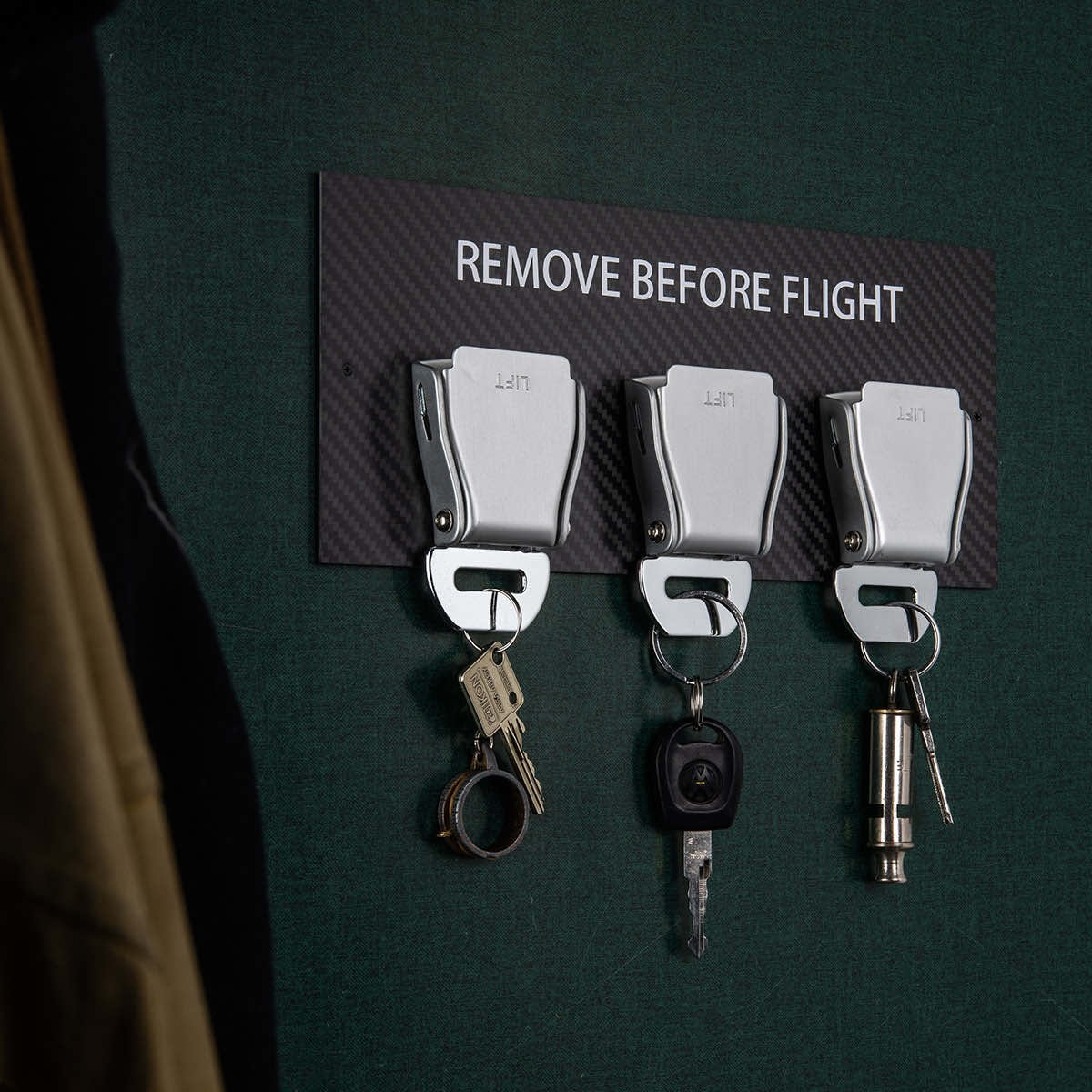 Schlüsselbrett Seatbelt-Buckle Carbon weiß